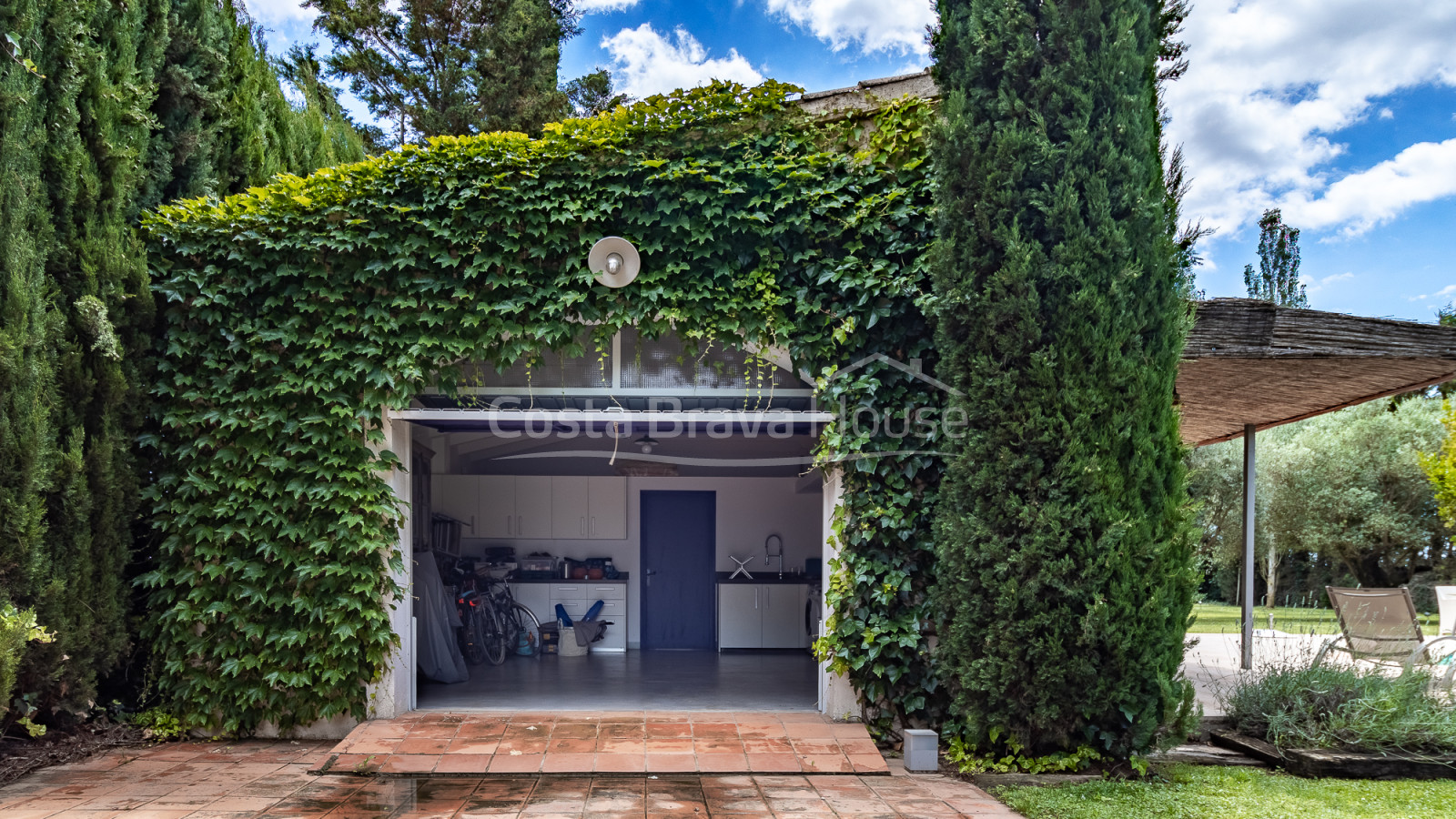 Casa de Campo Parlavà Baix Empordà Jardín y Piscina