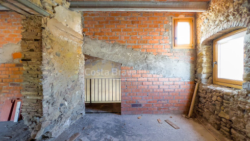 Stone house in Corçà Baix Empordà ideal for renovation