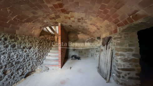 Casa de piedra en Corçà Baix Empordà ideal para reforma