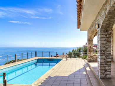 Casa mediterránea en Aiguafreda, Begur, con impresionantes vistas al mar y piscina privada en venta