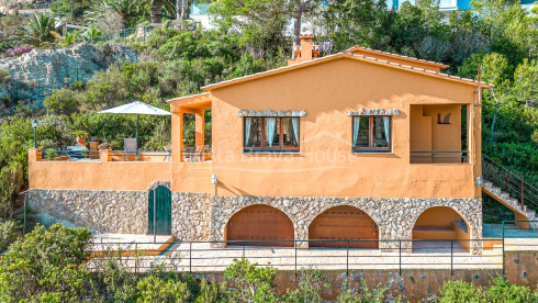 House with sea views in Begur Aiguablava