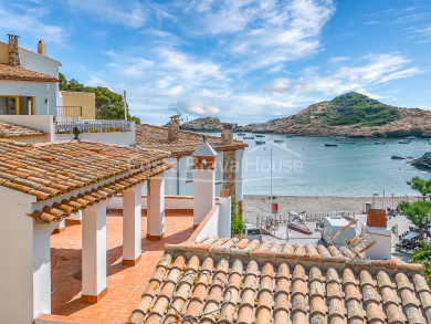 Casa en venta en Sa Tuna (Begur) a unos pasos de la playa, con impresionantes vistas al mar