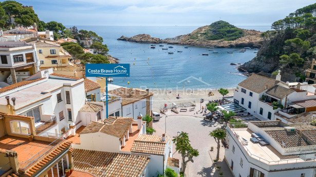 Casa en venda a Sa Tuna (Begur) a uns passos de la platja, amb impressionants vistes al mar