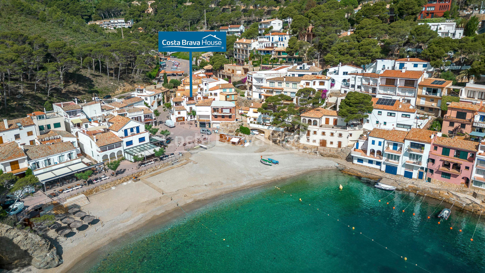 Casa en venta en Sa Tuna (Begur) a unos pasos de la playa, con impresionantes vistas al mar