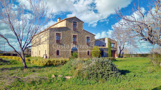 Masia s. XVIII en venda al Baix Empordà amb piscina