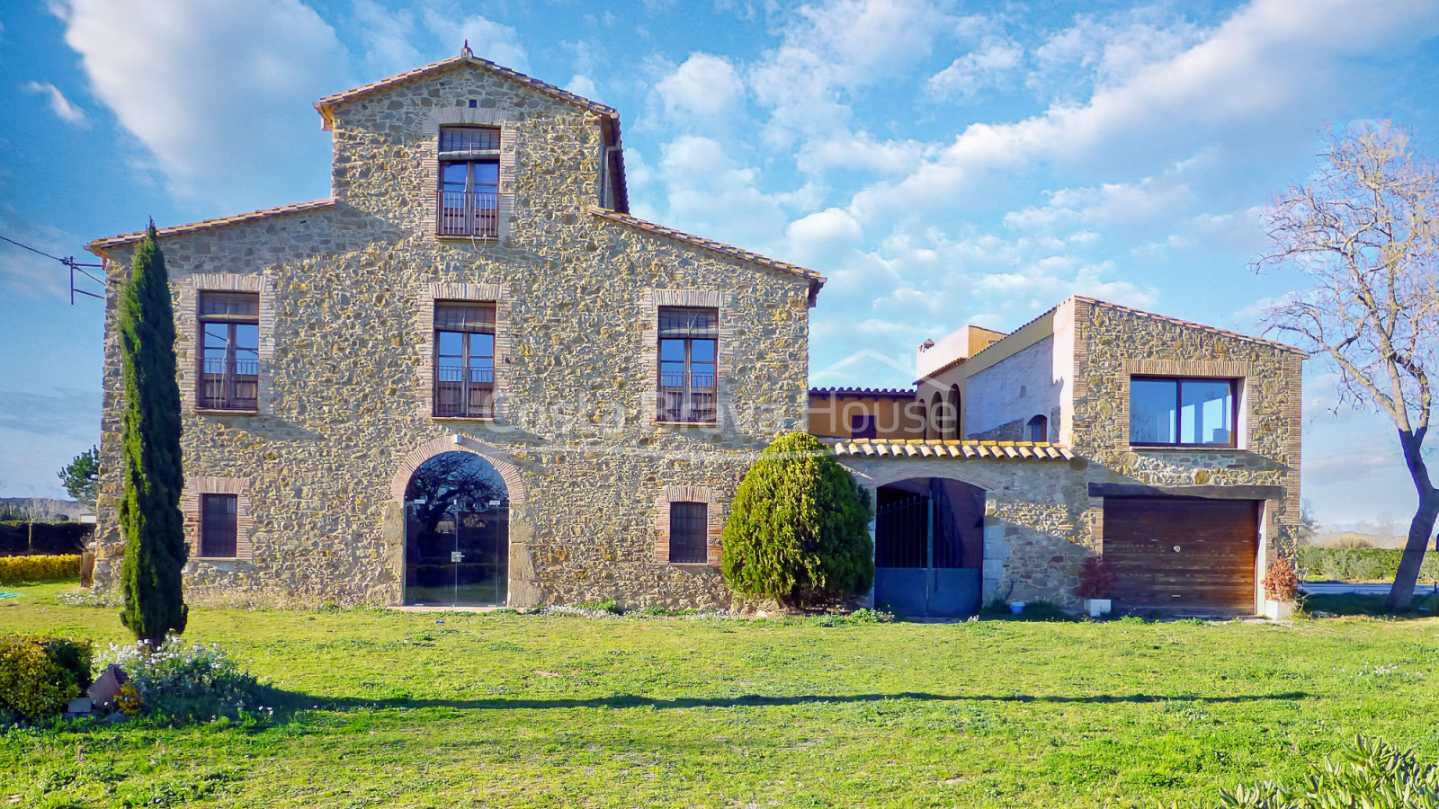 18th-century country house for sale in Baix Empordà with poo