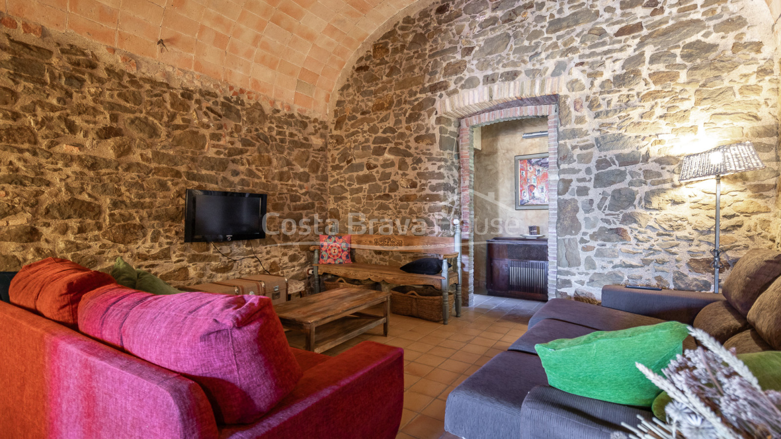 18th-century country house for sale in Baix Empordà with poo