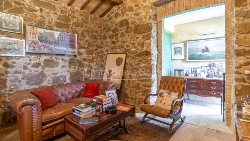 18th-century country house for sale in Baix Empordà with poo