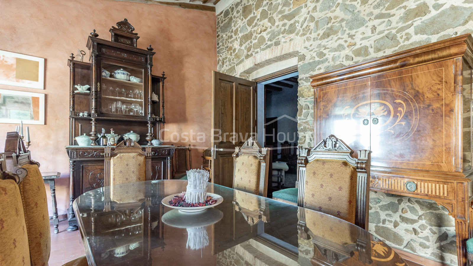 18th-century country house for sale in Baix Empordà with poo