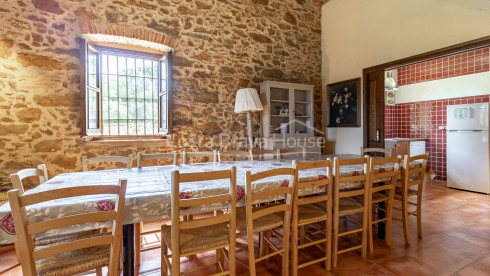 18th-century country house for sale in Baix Empordà with poo