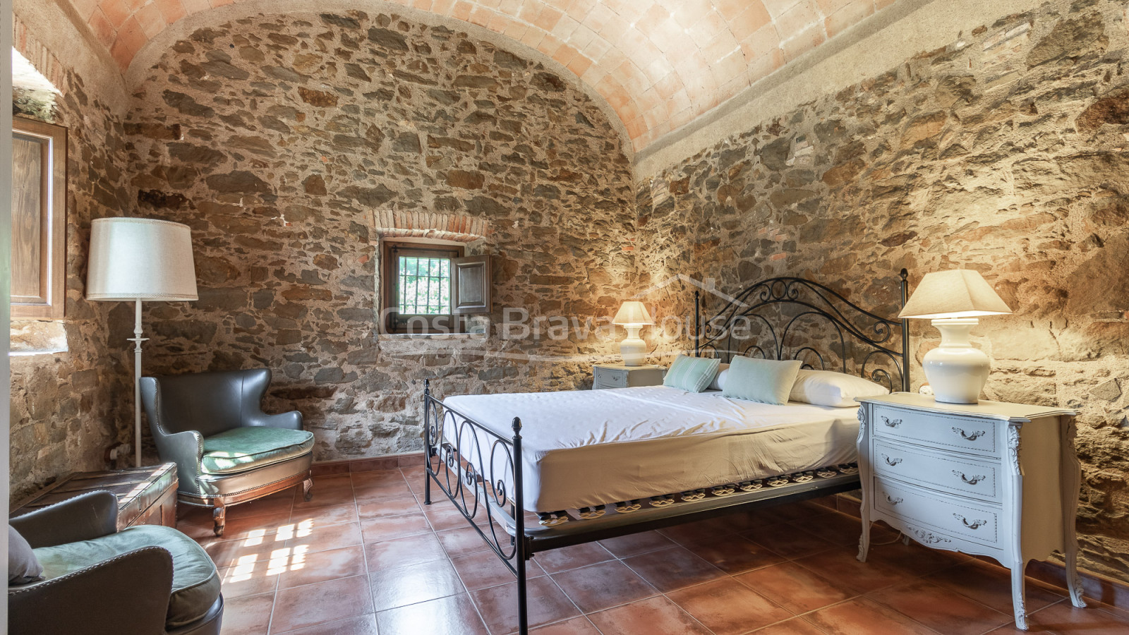 18th-century country house for sale in Baix Empordà with poo