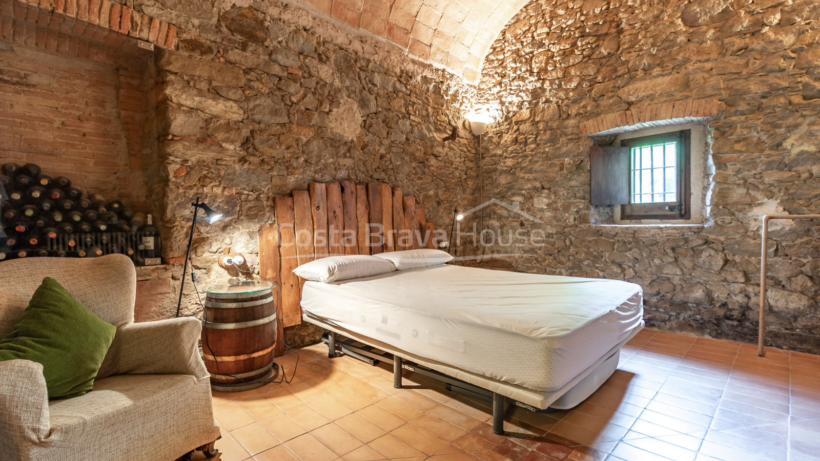 18th-century country house for sale in Baix Empordà with poo