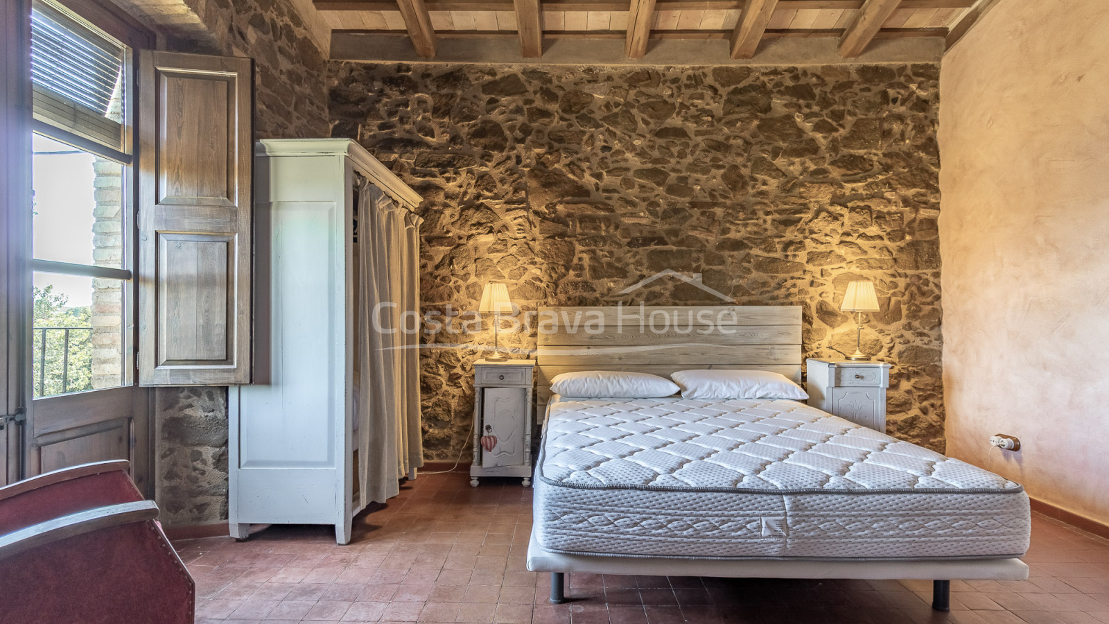 18th-century country house for sale in Baix Empordà with poo