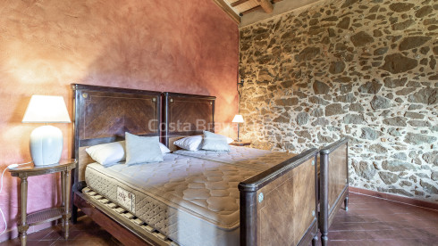 18th-century country house for sale in Baix Empordà with poo