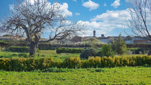 Masia s. XVIII en venda al Baix Empordà amb piscina