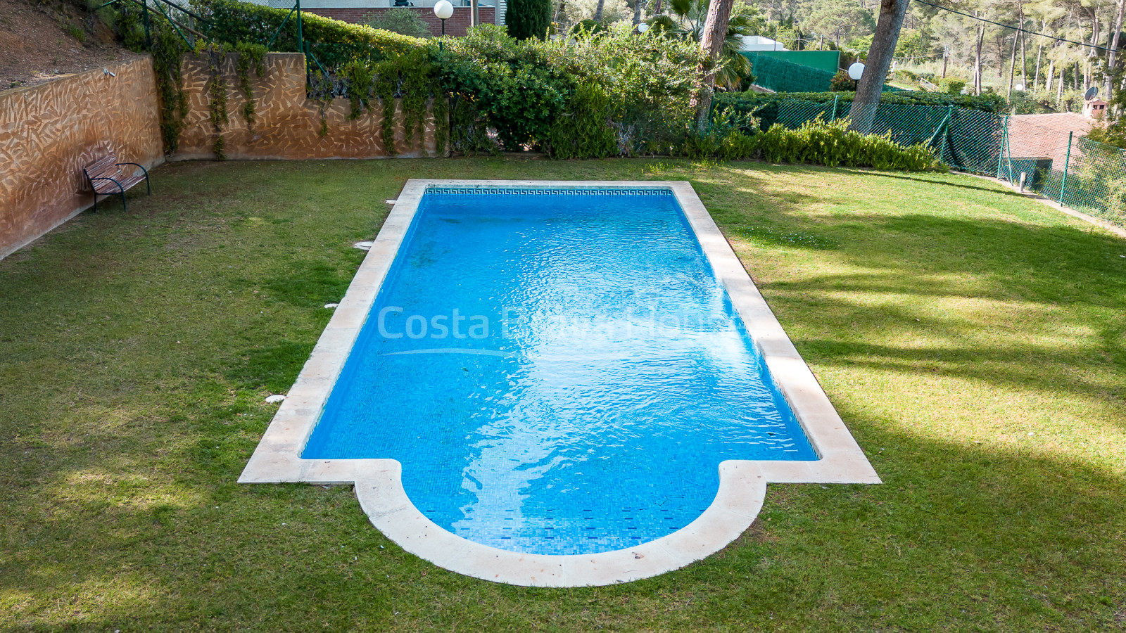 Casa adossada en venda a Tamariu, a prop de la platja