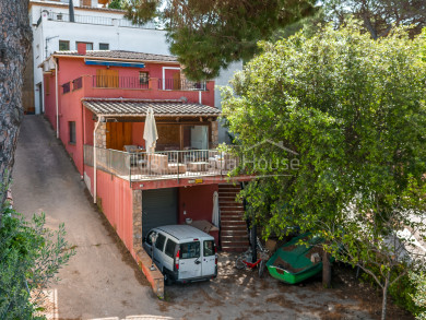 Casa con garaje en venta en Tamariu, a menos de 5 min a pie de la playa