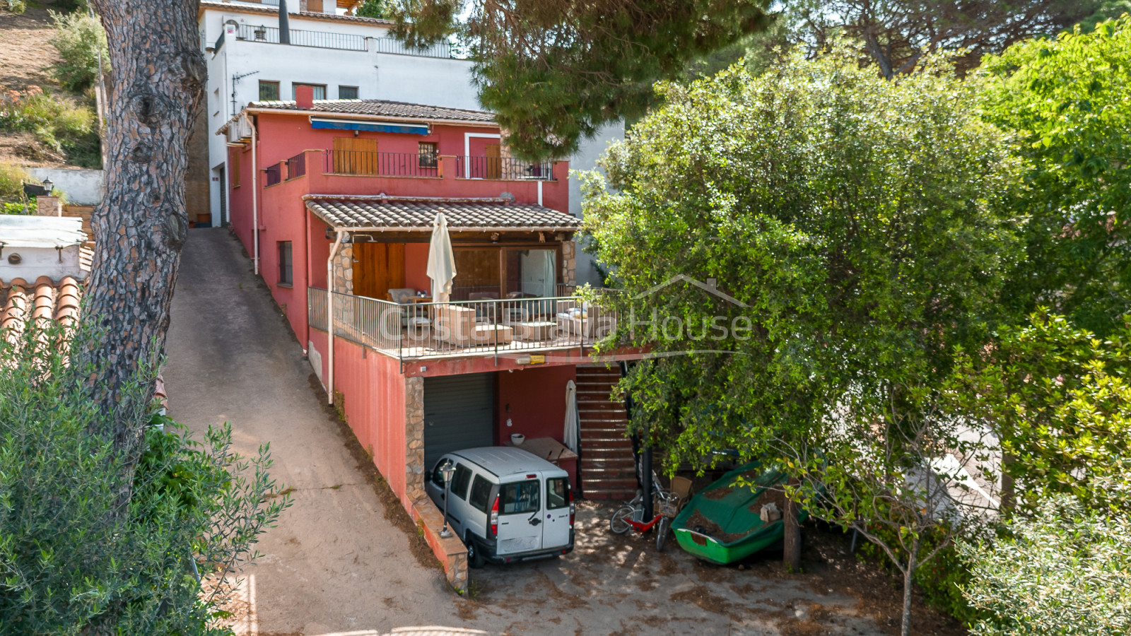 House with garage for sale in Tamariu, less than 5 min walk to the beach