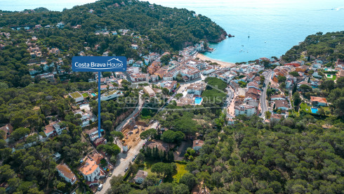 Casa amb garatge en venda a Tamariu, a menys de 5 minuts a peu de la platja