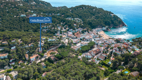 Casa amb garatge en venda a Tamariu, a menys de 5 minuts a peu de la platja