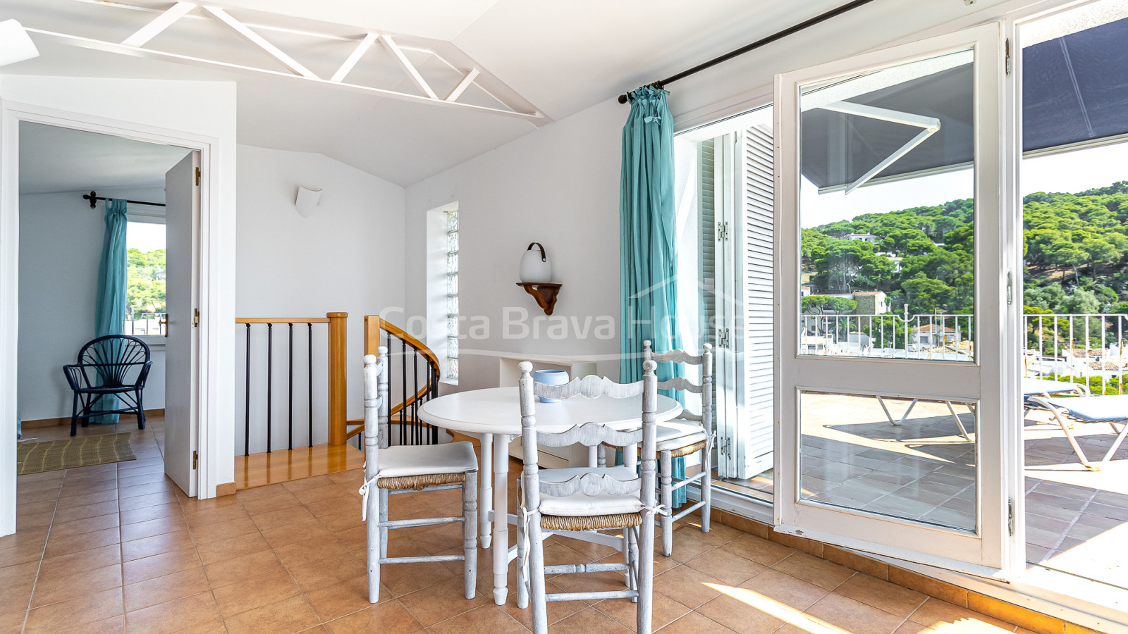 House in Tamariu, 1 minute from the beach, with sea views