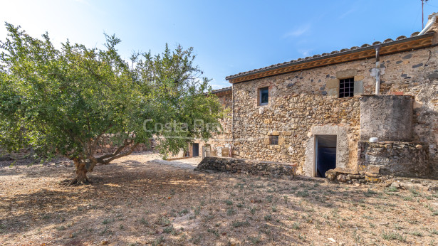 Casa de piedra en Corçà Baix Empordà para rehabilitar