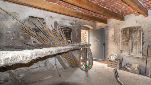 Stone house in Corçà Baix Empordà to rehabilitate