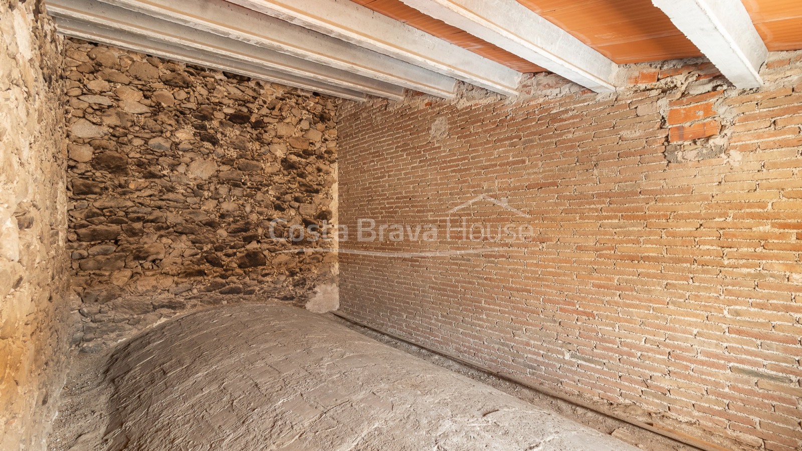 Casa de piedra en Corçà Baix Empordà para rehabilitar