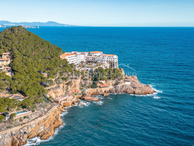 Apartamento de lujo en venta en Cap Sa Sal, Begur, con vistas al mar y licencia turística