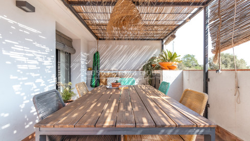 Casa de pueblo reformada en Begur con terraza y garaje