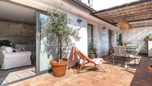 Renovated village house in Begur with terrace and garage