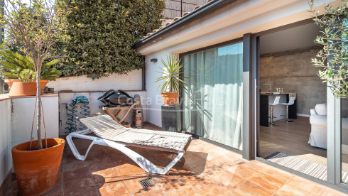 Casa de pueblo reformada en Begur con terraza y garaje