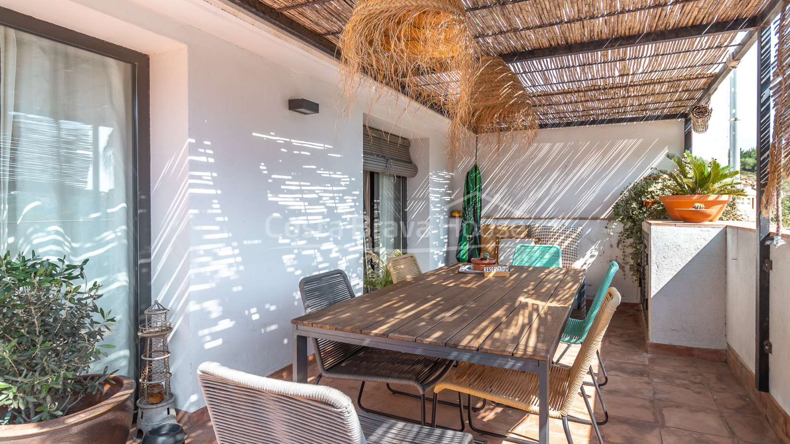 Casa de pueblo reformada en Begur con terraza y garaje