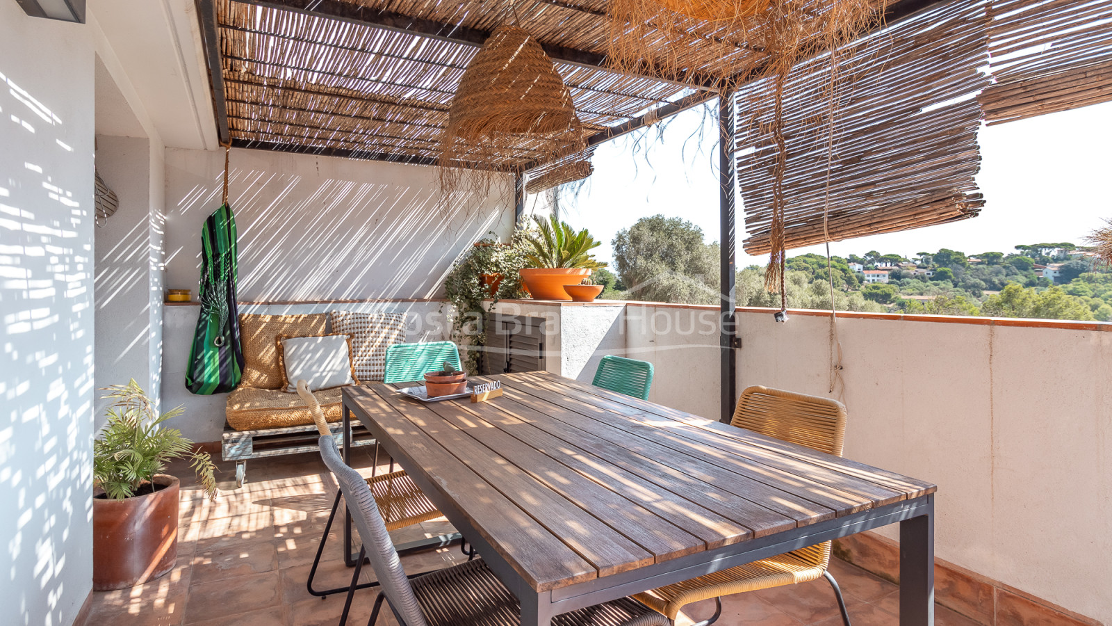 Casa de pueblo reformada en Begur con terraza y garaje