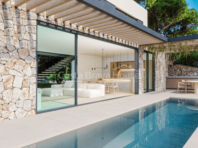 Luxury villa for sale in Aigua Xelida, Tamariu: modern design, private pool and natural views