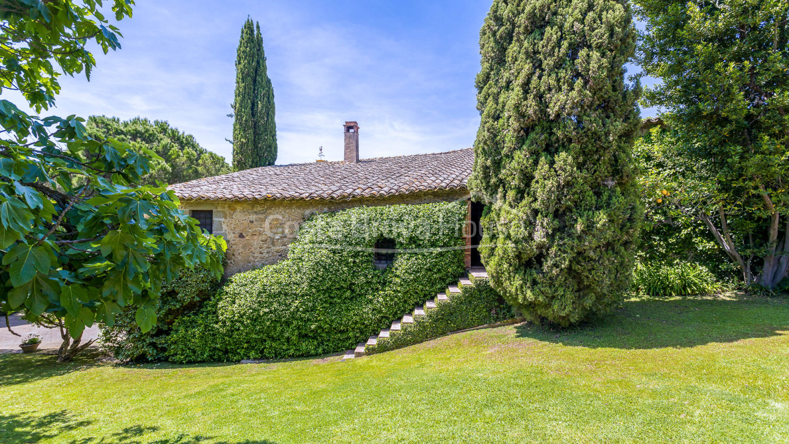 Masía del siglo XVII en Vilaur, Alt Empordà