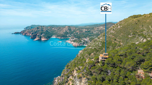 Terreno de 6 ha. con impresionante panorámica en venta en Begur