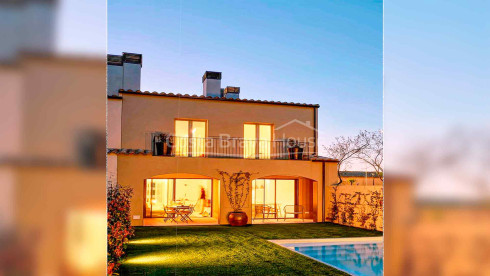 Casa obra nova a Pals. Piscina privada i jardí