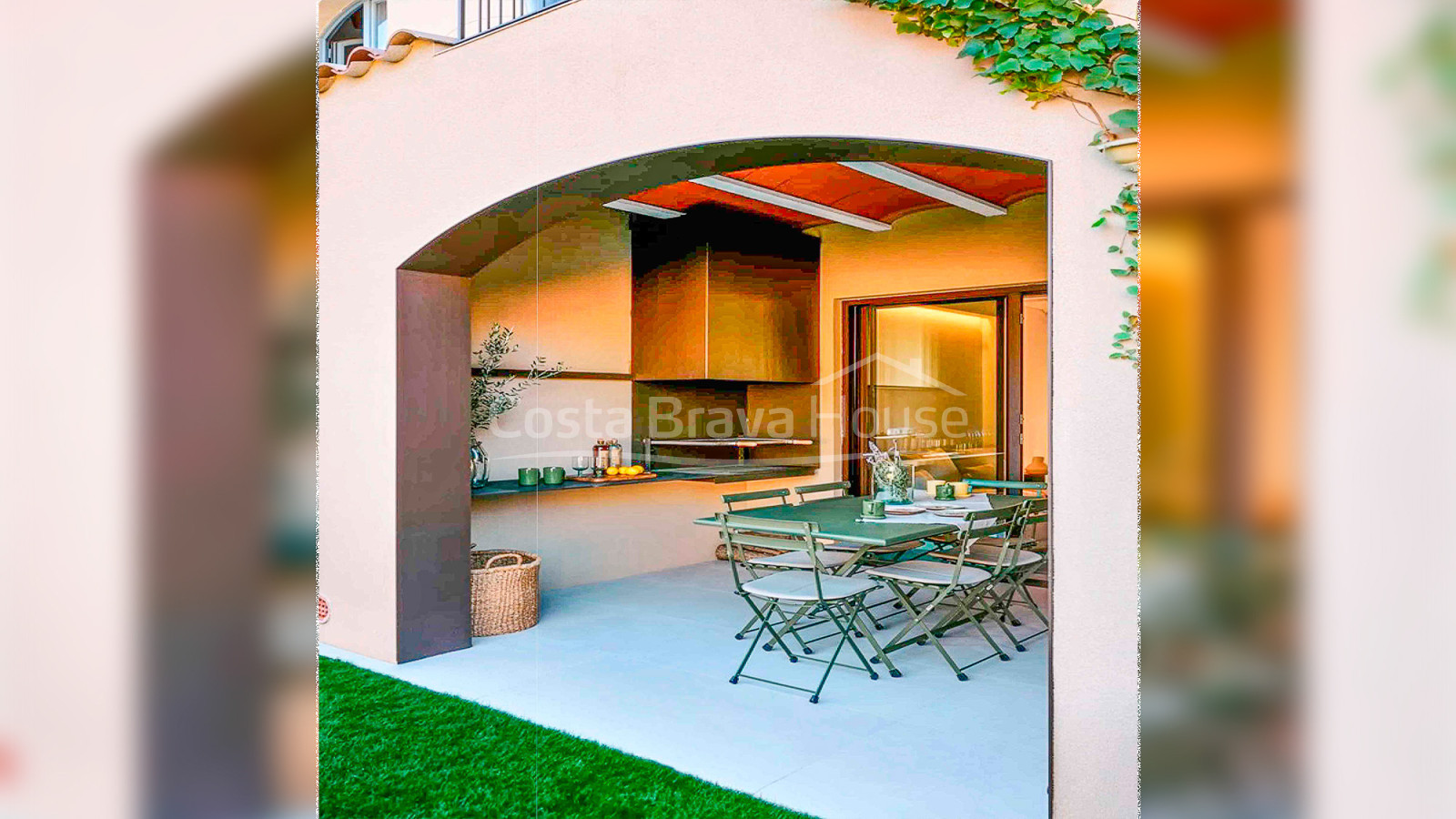 Casa obra nova a Pals. Piscina privada i jardí