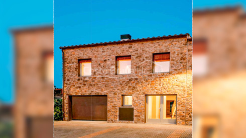 Casa obra nova a Pals. Piscina privada i jardí