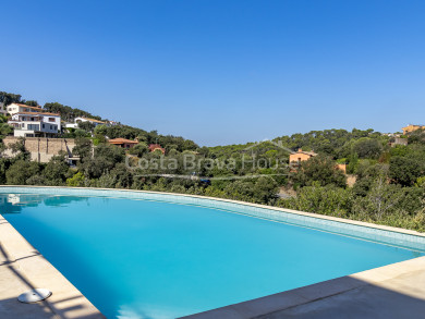 Elegante promoción de casas adosadas en el prestigioso municipio de Begur, Costa Brava. Entrega en julio 2024