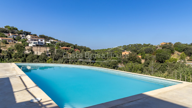 Exclusive development of townhouses in Begur, Costa Brava