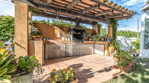 Casa en Esclanyà con piscina climatizada y jardí