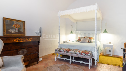 Old renovated rectory in the historic center of Rupià, Baix Empordà