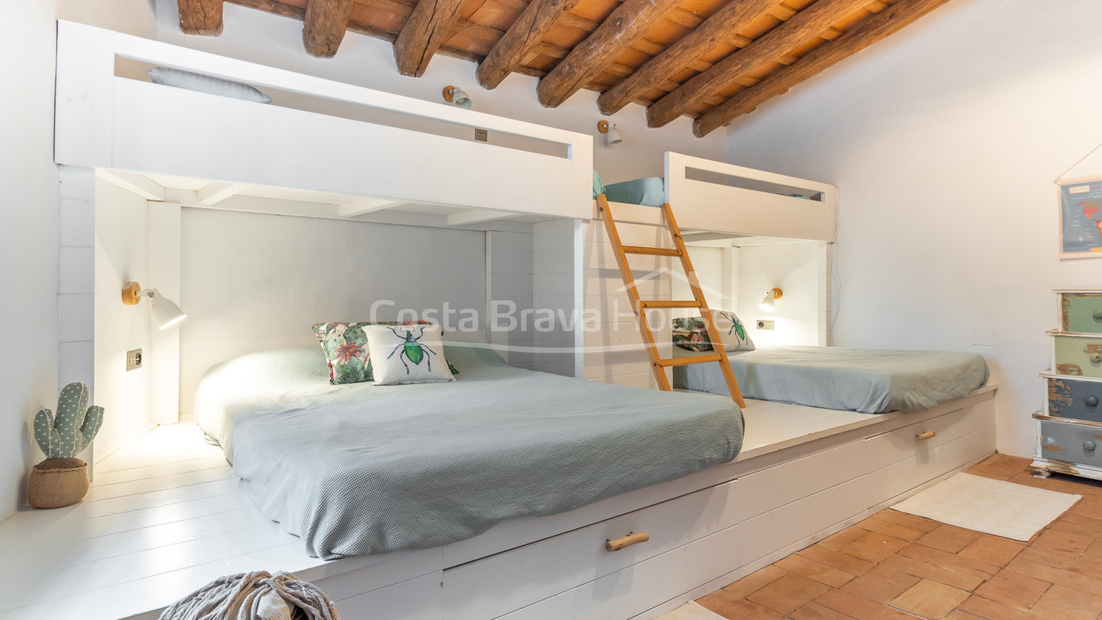 Old renovated rectory in the historic center of Rupià, Baix Empordà