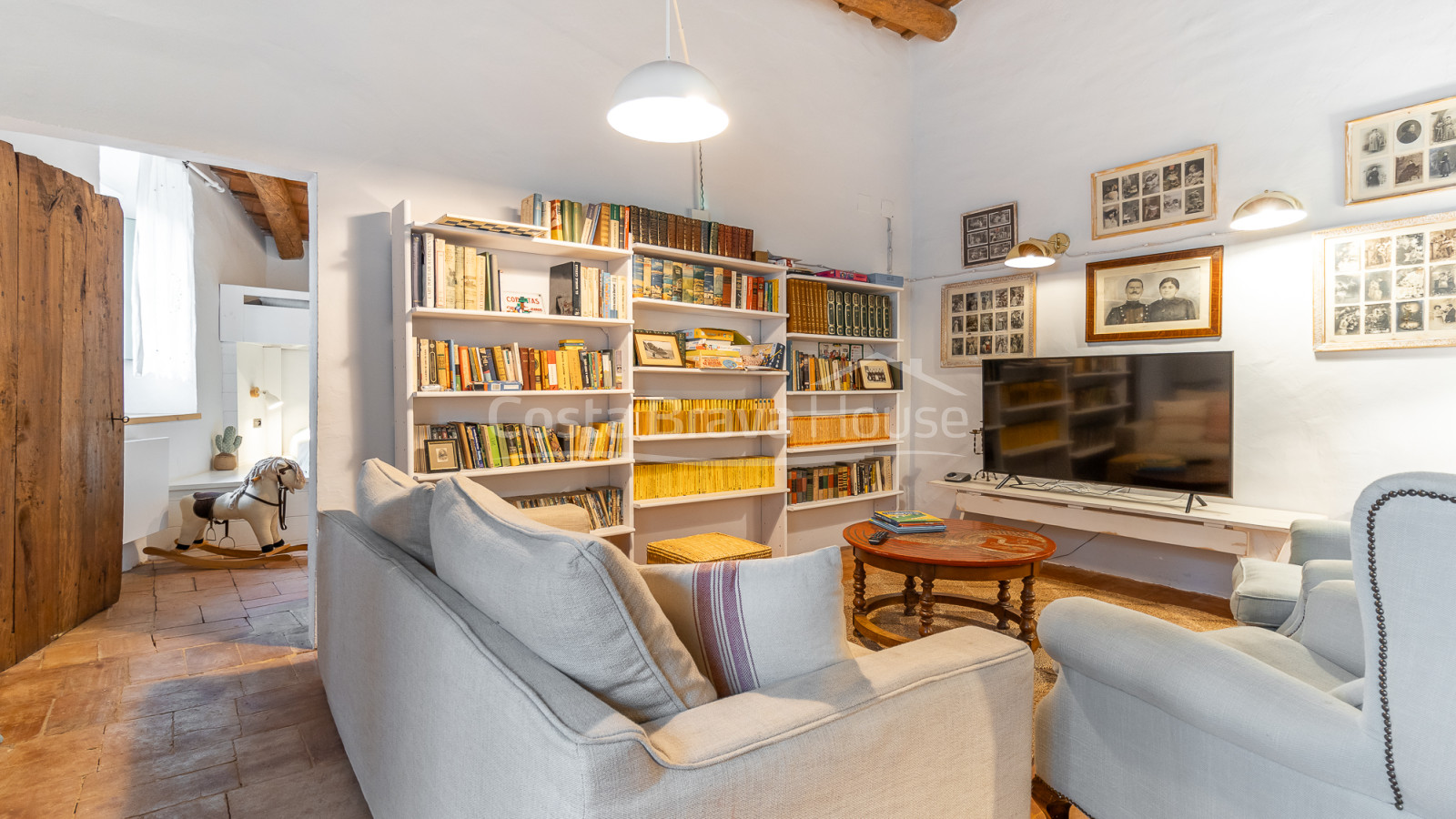 Old renovated rectory in the historic center of Rupià, Baix Empordà