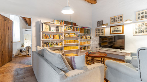 Old renovated rectory in the historic center of Rupià, Baix Empordà