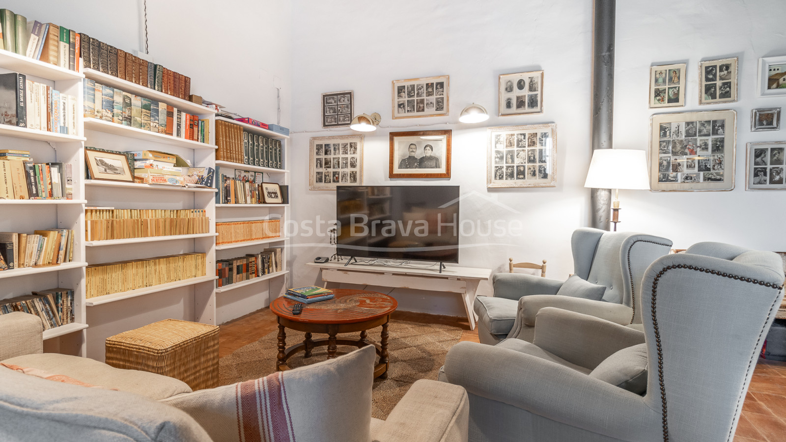 Old renovated rectory in the historic center of Rupià, Baix Empordà