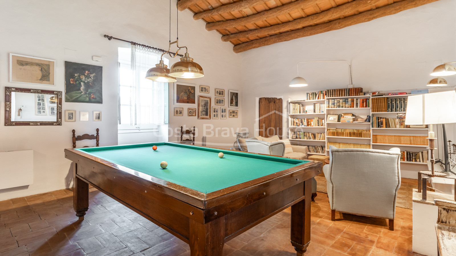 Old renovated rectory in the historic center of Rupià, Baix Empordà