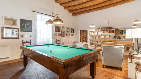 Old renovated rectory in the historic center of Rupià, Baix Empordà